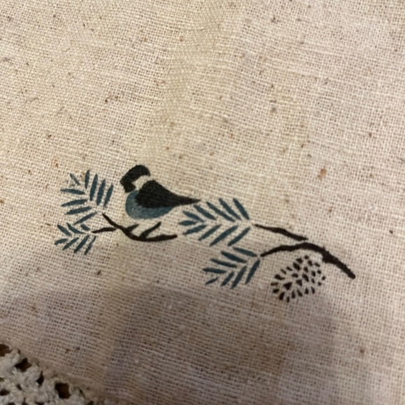 Table doily with birds on - Picture 3 of 4